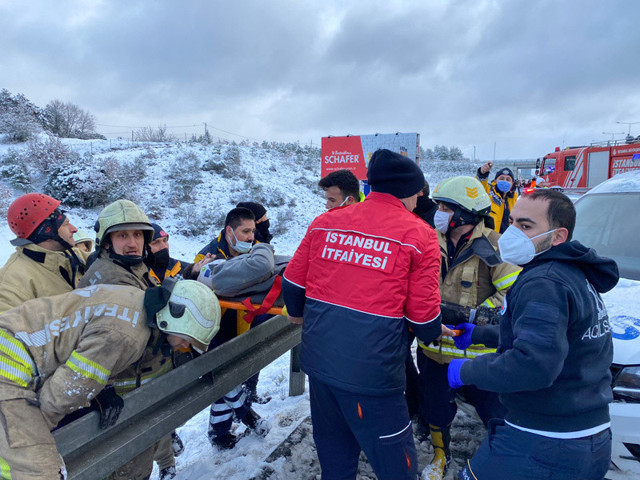 İstanbul'da yolcu otobüsü şarampole yuvarlandı: 3 kişi öldü çok sayıda yaralı var - Resim: 0