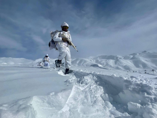 MSB, Mehmetçik'in karlı zirvelerde fotoğraflarını paylaştı - Resim: 2