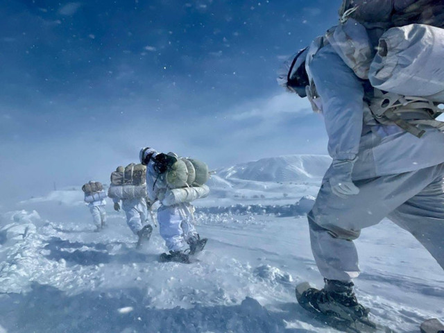 MSB, Mehmetçik'in karlı zirvelerde fotoğraflarını paylaştı - Resim: 0