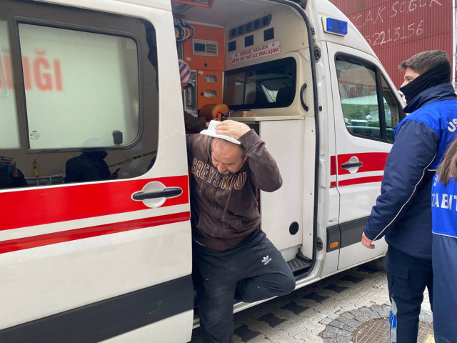 İstanbul Üsküdar'da 3 katlı binada patlama oldu! Yaralılar var - Resim: 1