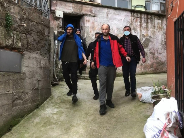 Bursa'da çocuk parkında dehşet! Kendi köpeklerini tabancayla öldürdüler - Resim: 0