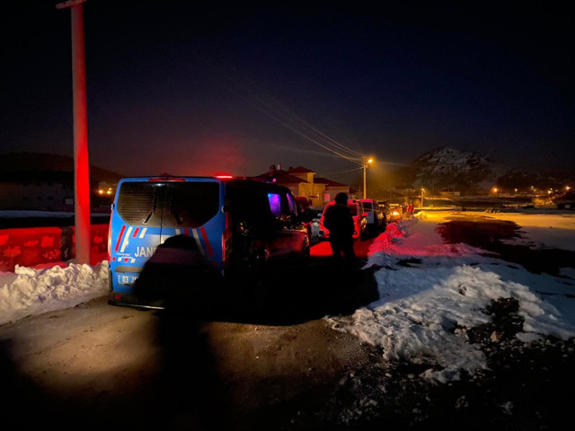 İntihar girişiminde bulunan genç hem kendini hem de jandarma astsubayı vurdu - Resim: 1