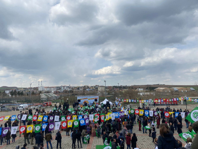 HDP'nin hayal kırıklığı! Diyarbakır'da katılım az olunca Nevruz kutlamaları iptal edildi - Resim: 0