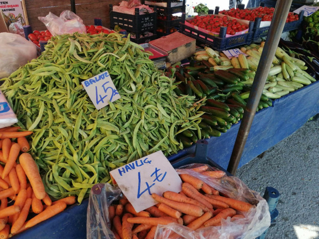 Meyve ve sebzede fiyatlar düştü! Pazarın en pahalısı taze fasulye oldu - Resim: 1