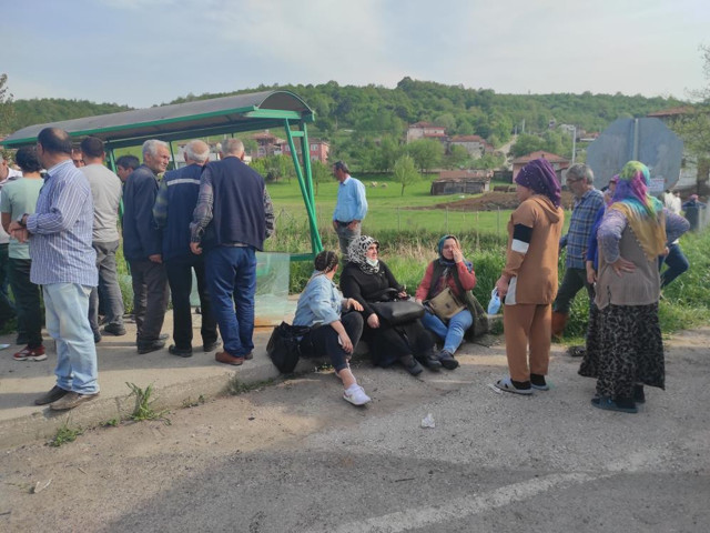Kamyon ile otobüs çarpıştı! Ekipler bölgeye sevk edildi çok sayıda yaralı var - Resim: 0