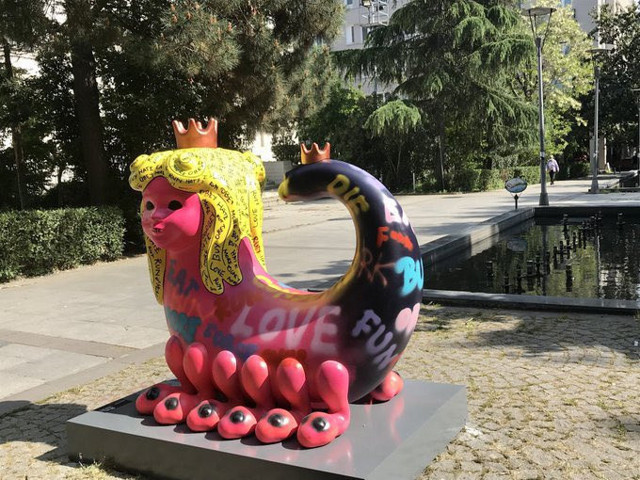 İBB'nin İstanbul'un 34 noktasına 7 milyon liralık Şahmeran heykeline tepki yağdı - Resim: 0