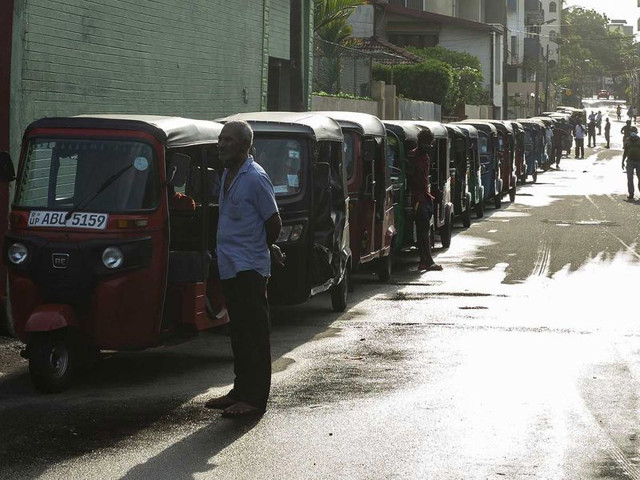 Sri Lanka iflas etti Başbakanı canlı yayında söyledi: Bir günlük benzinimiz kaldı - Resim: 0
