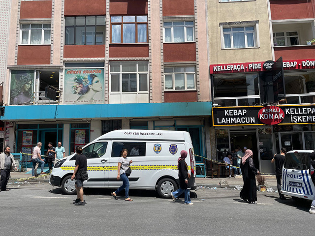 A 101 market deposunda facia! İçirde uyuyakalan çalışan yanarak öldü - Resim: 0