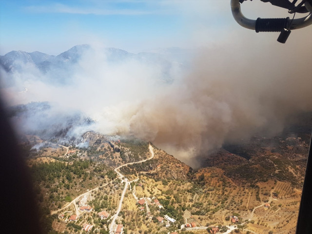 Datça'da orman yangını rüzgar nedeniyle kısa sürede yayıldı! AFAD'dan açıklama - Resim: 1