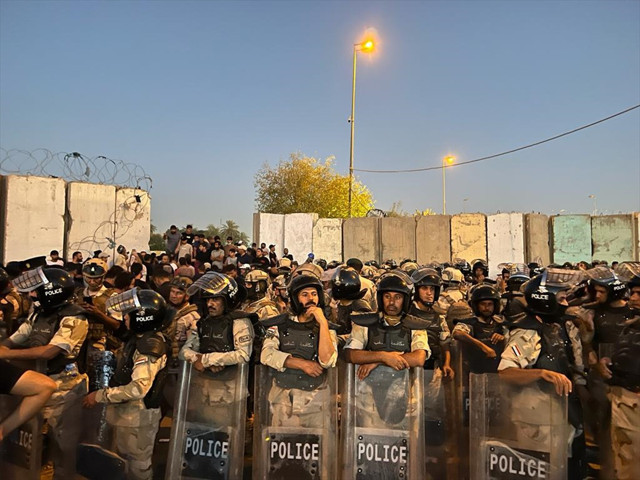 Irak'ta Parlamento baskını! Sadr yanlısı grup Meclis'e girdi - Resim: 0
