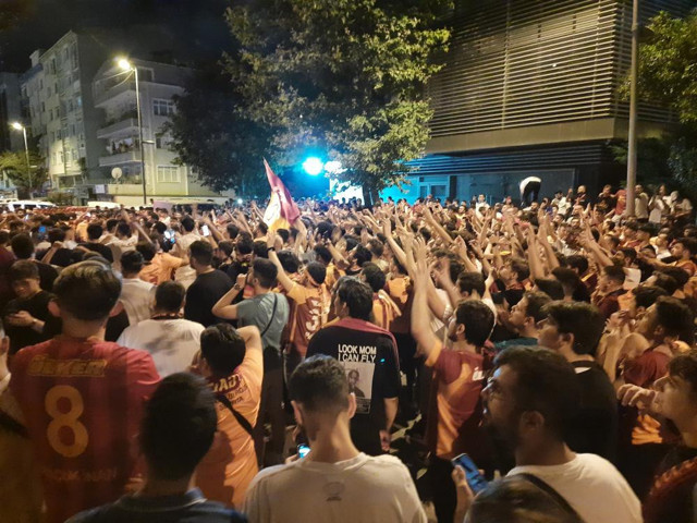 Galatasaray'dan transfer şov! Dries Mertens ve Lucas Torreira İstanbul’a geldi - Resim: 5