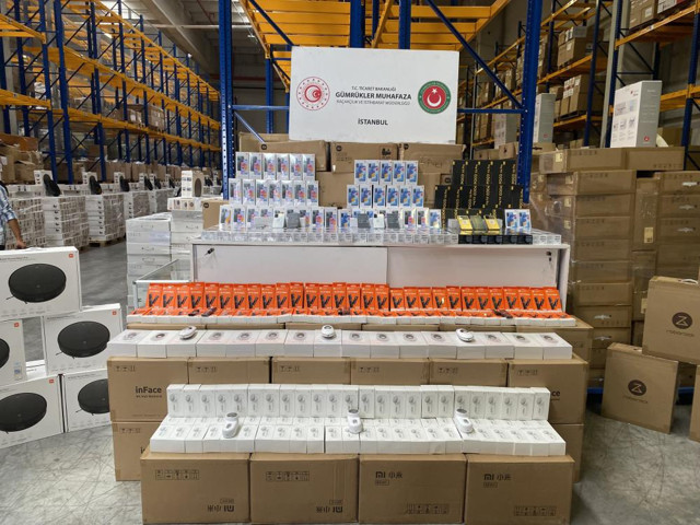 45 milyonluk vurguna Gümrük Muhafaza engeli! Çok sayıda elektronik eşya ele geçirildi - Resim: 0