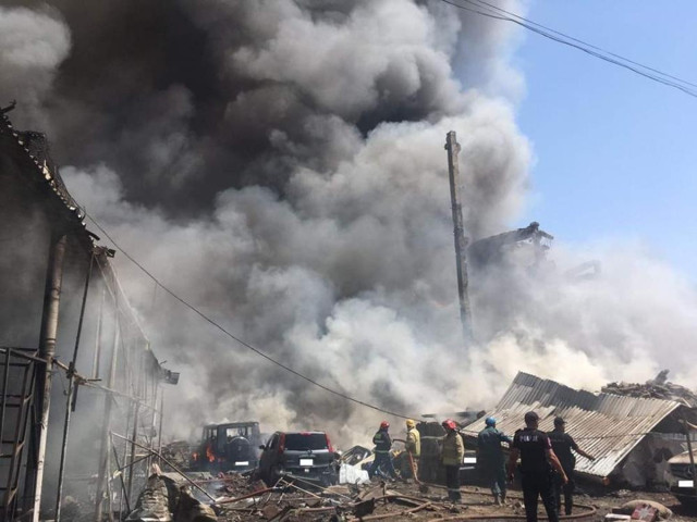 Ermenistan'da AVM'de havai fişek deposunda patlama! Ölüler ve çok sayıda yaralılar var - Resim: 1