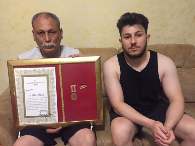 Eski özel harekatçı, polise yumruk attı! Karakolda 'işkence' iddiası - Resim: 0