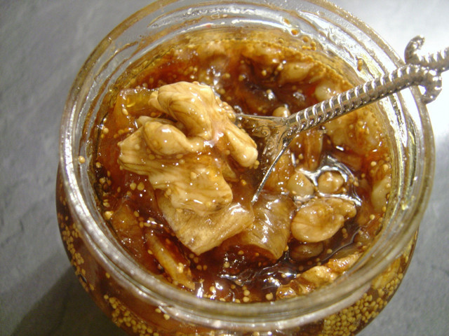 Bunu yiyen dört nala koşuyor! İşte vitamin ve enerji bombası cevizli incir reçeli tarifi - Resim: 2