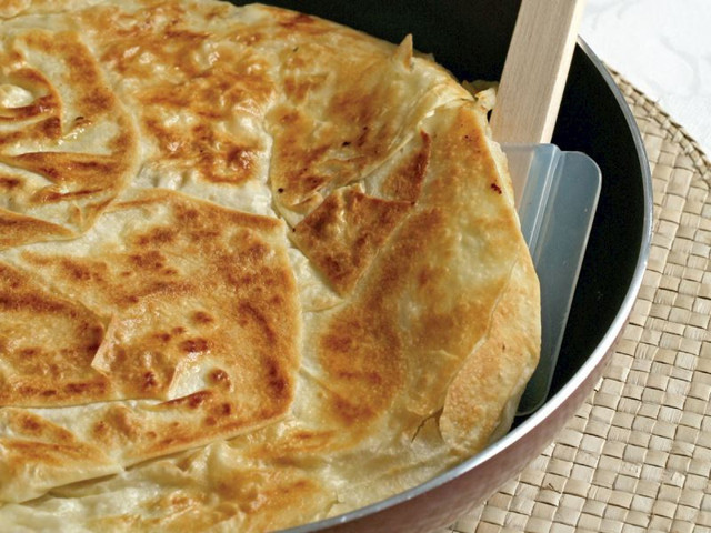 7 malzeme ile harikalar yaratın! Parmak yalatan Tava Böreği tarifi - Resim: 0