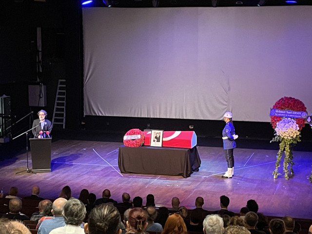 Usta oyuncu Civan Canova, Zincirlikuyu'da son yolculuğuna uğurlandı - Resim: 0