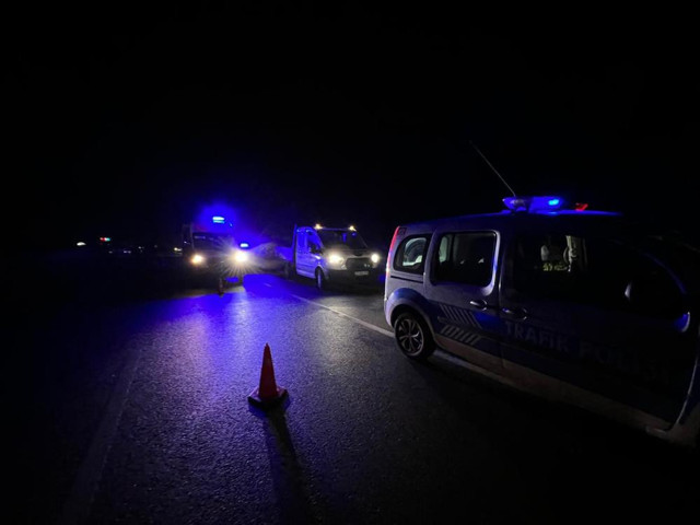 Korkunç kazada otomobilde sıkışan yaralı hastanede hayatını kaybetti - Resim: 0