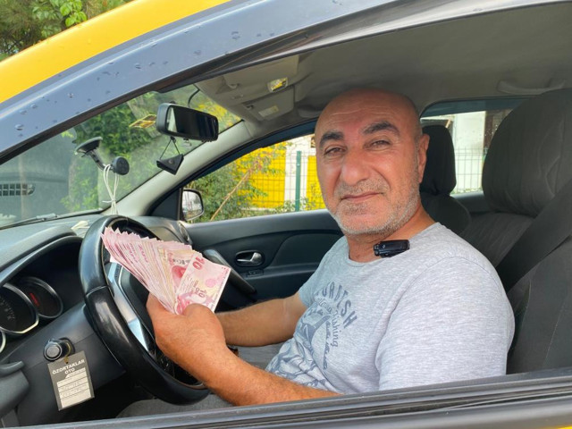 Kirasını ödeyemeyen taksiciden takdire şayan hareket: ATM haznesinde 6 bin lira buldu ben haram para yemem dedi ve... - Resim: 1