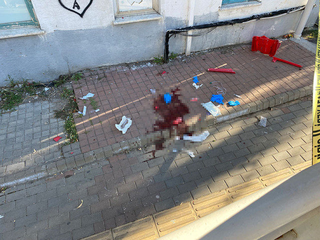 İki gün önce cezaevinden çıktı, eşini çocuğunun gözü önünde öldürdü! Vatandaşlar meydan dayağı attı - Resim: 0