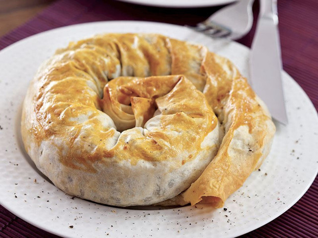 Kokusuyla tüm aileyi masaya toplayacak kolay dolama börek tarifi haftasonuna yapın! - Resim: 0