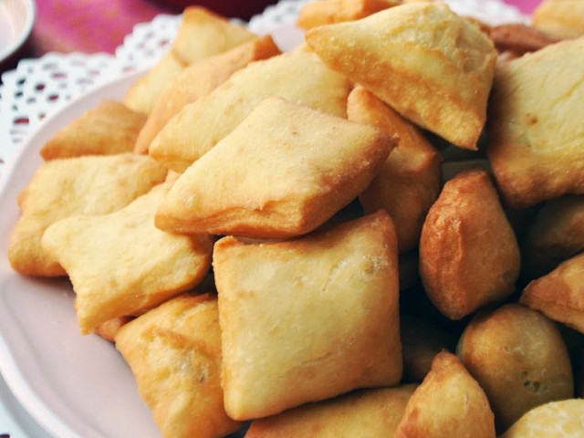 Kaynana hemen ne pişiriyorsunuz diye bakmaya koşacak! Mayasız hamur kızartması pişiye rakip olacak - Resim: 0