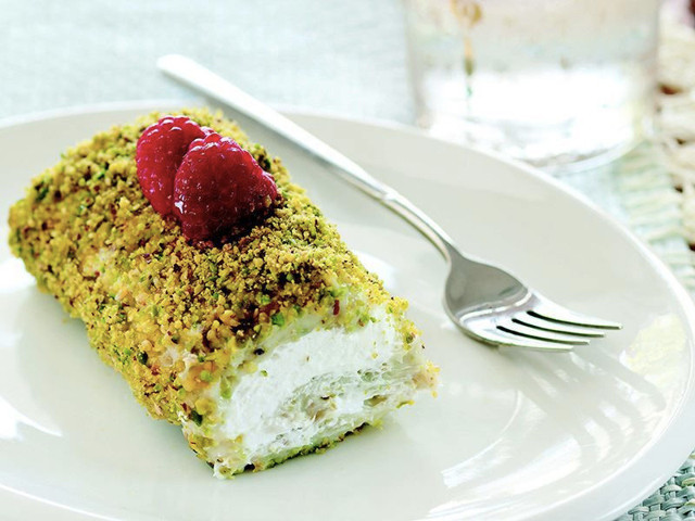 Birazdan geliyorum diyen kaynananızın damağını çatlatacak fıstıklı saray muhallebisi tarifi - Resim: 0