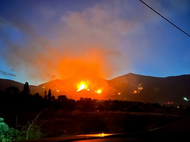 Antalya'dan sevindiren haber: Kuvvetli rüzgara rağmen orman yangını kontrol altına alındı! - Resim: 2