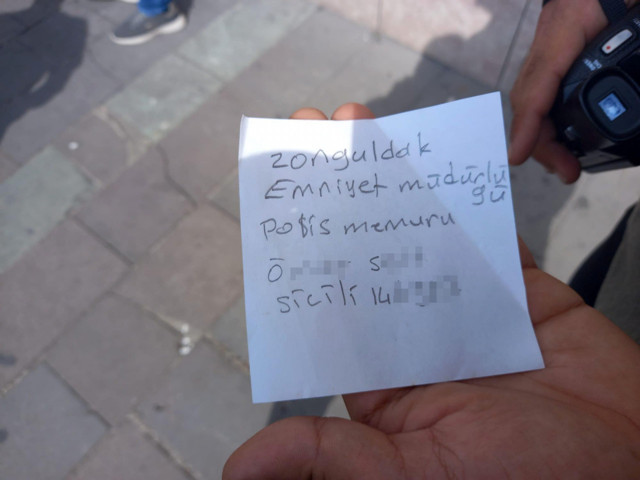 51 bin TL'sini kaptırdı gerçek polise inanmadı! Yaşlı kadın elinde kağıtla ortada kaldı - Resim: 0