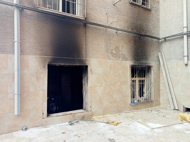 İzmir'de aile sağlığı merkezinde korkutan yangın! 3'ü çocuk 13 kişi kurtarıldı - Resim: 1