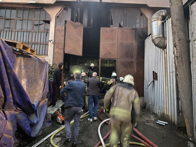 Asit nedeniyle patlama oldu: Pendik’te korkutan yangın kontrol altına alındı - Resim: 2