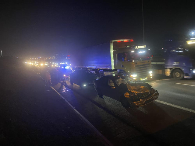 TEM’de 6 araç birbirine girdi: Yaralılar var - Resim: 2