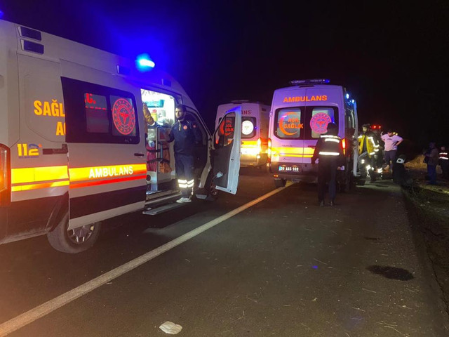 Yeniden Refah Partilileri taşıyan otobüs devrildi: Çok sayıda yaralı var! - Resim: 1