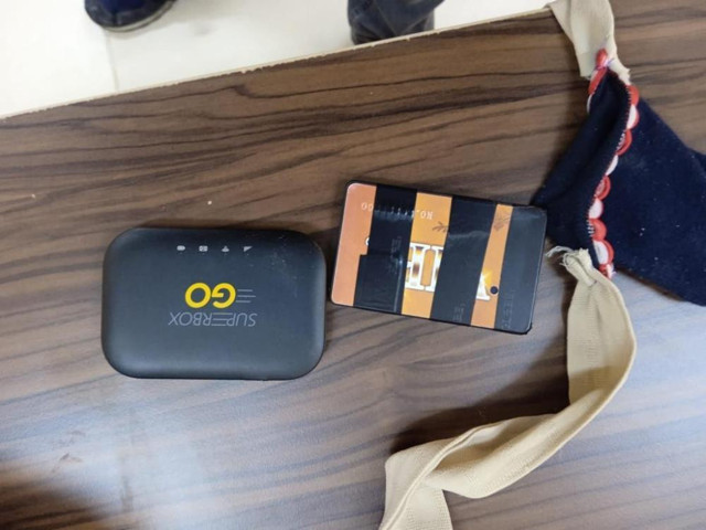 Kopya düzeneği ile sınava gireceklerdi! Yakayı ele verdiler - Resim: 1