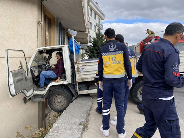 Ataşehir’de deprem olup dışarı çıktılar sürücünün sözleri duygulandırdı - Resim: 0