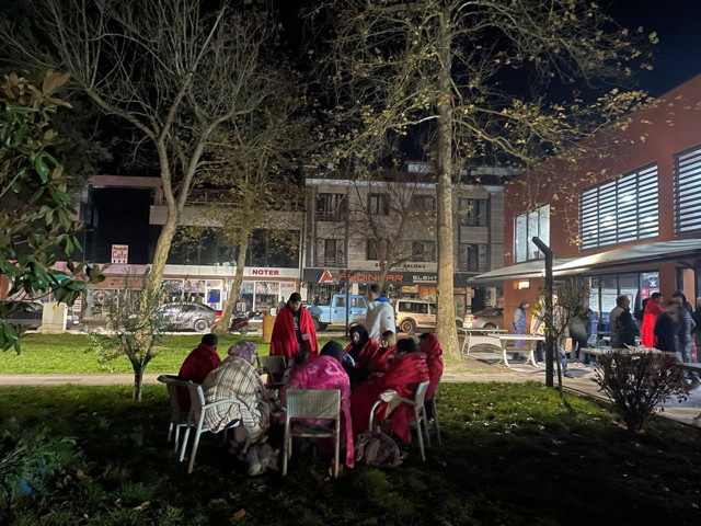 Düzce'de 5.9 büyüklüğünde deprem! Çok sayıda yarılı var Düzce, Bolu ve Sakarya'da okullar tatil edildi - Resim: 4