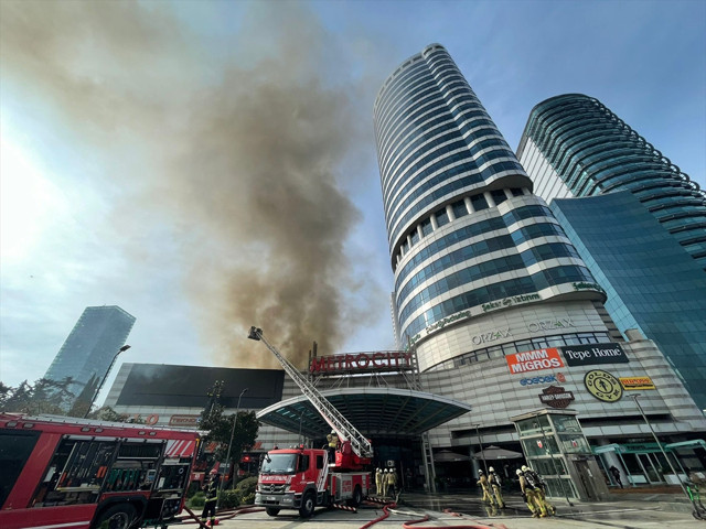 İstanbul Metrocity AVM'de yangın çıktı! Gece kulübü yandı işletmeciden şok iddialar - Resim: 0