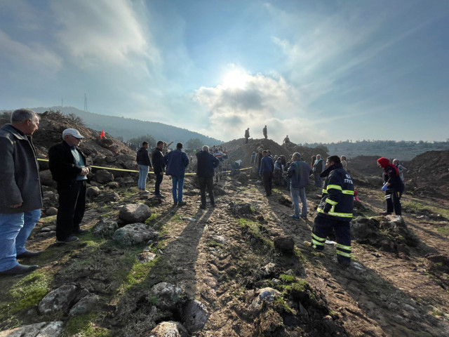 Kilis'te işçiler göçük altında kaldı! Ekipler bölgede kurtarma çalışmaları sürüyor - Resim: 0