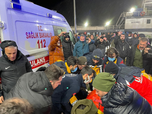 Sinop'ta kuru yük gemisinde korkutan yangın! Gemi kaptanı kayıp, çok sayıda yaralı var - Resim: 1