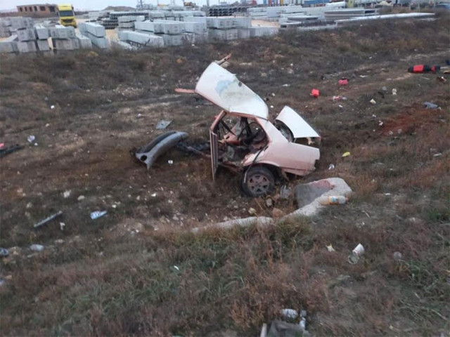 Eskişehir'de görenler dehşete düştü otomobil ikiye ayrıldı - Resim: 0