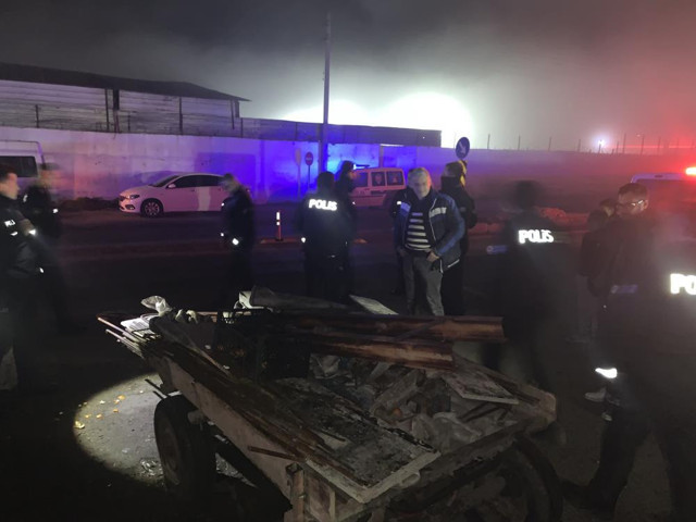 Ata atlayıp olay yerinden kaçtılar! Hırsızlar öyle bir şey çaldı ki polis ekipleri şaştı kaldı - Resim: 0