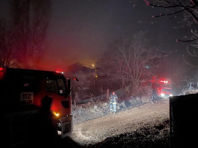 Çankırı'da korkutan yangın: Ev ve kümes küle döndü, 45 küçükbaş hayvan telef oldu! - Resim: 1