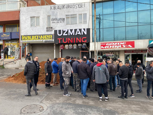 Yok böyle para hırsı... Dükkanın önüne kamyonla kum döktürdü: Kefenimi giydim - Resim: 0