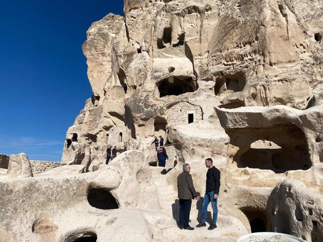 Kaleye gezmeye gelen turistler korkunç manzara ile karşılaştı! - Resim: 0