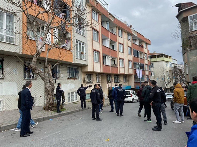 İstanbul'da evi başkasına satılan adam kriz geçirdi! Benzin döküp yakmaya çalıştı - Resim: 0