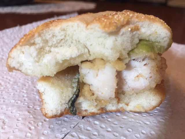 Ekmek arası tavuktan çıktı şoke oldular! Aile şikayetçi olacak - Resim: 0