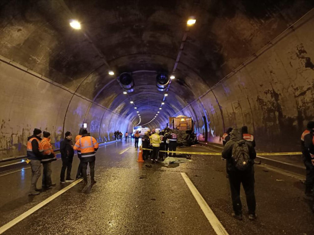 Bolu Dağı Tüneli’nde zincirleme kaza: Ölü ve yaralılar var! İstanbul istikameti trafiğe yeniden açıldı - Resim: 4