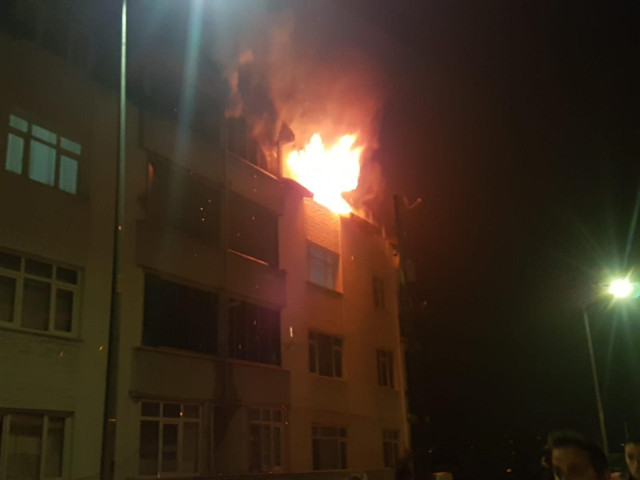 Ordu'da yangın felaketi! 'Kurtulsun' diye camdan aşağı bırakıldı öldü - Resim: 0