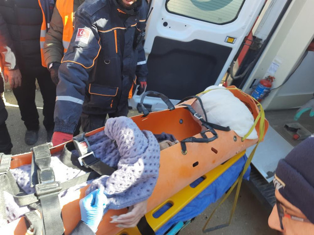 250 daireli rezidansın enkazından 81 saat sonra sağ çıkarıldı - Resim: 0