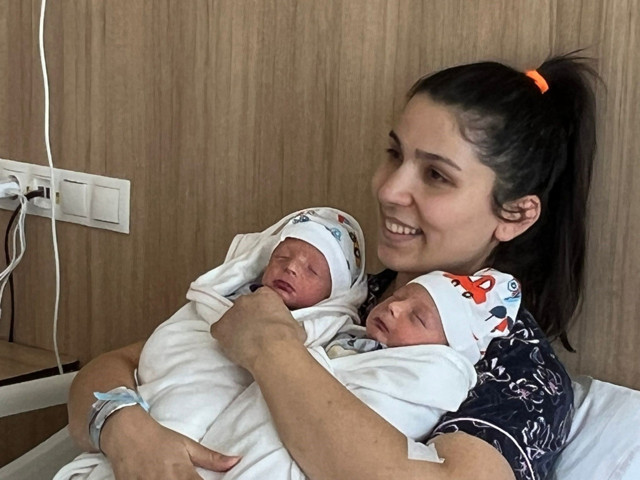Depremden kurtuldu Ankara'ya gidip ikiz bebek doğurdu - Resim: 1